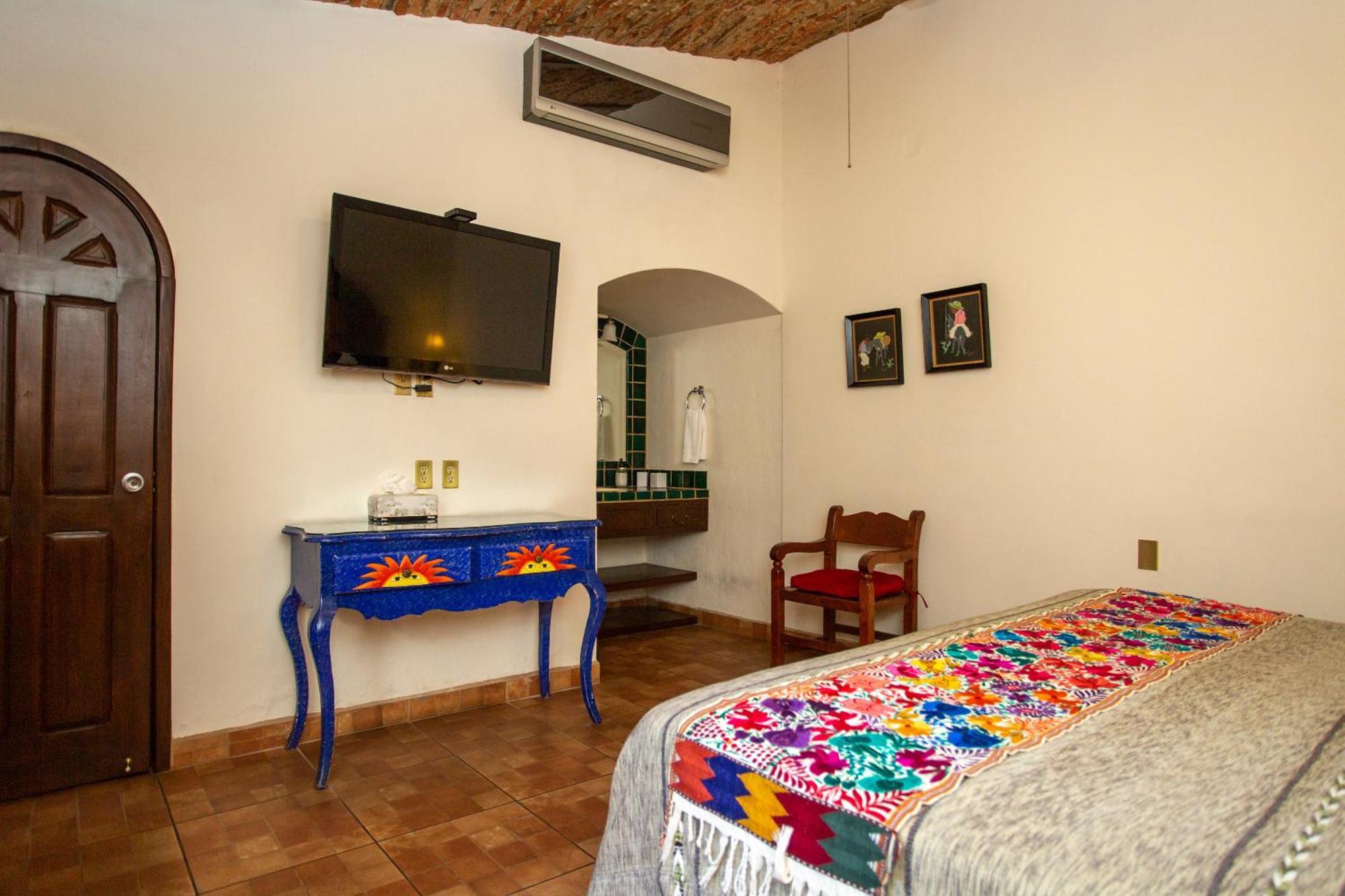 Quinta Don Jose Boutique Hotel Tlaquepaque Oda fotoğraf